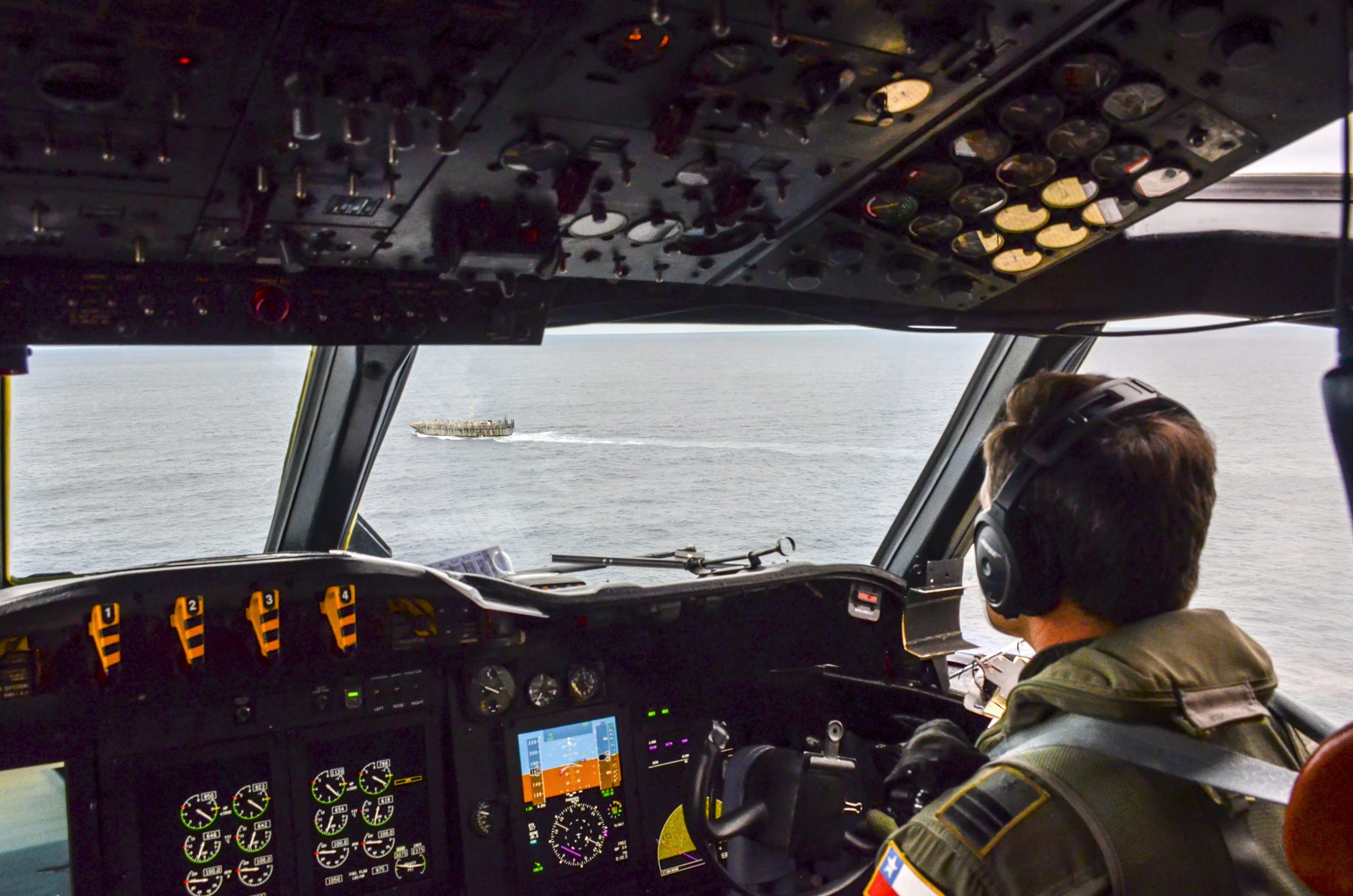 En alta mar son fiscalizadas naves extranjeras por el Patrullero Oceánico «Cabo Odger» y un avión naval