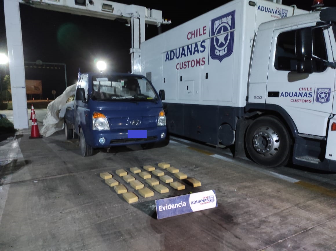 Aduanas detectó droga en camioneta con verduras en control de Quillagua