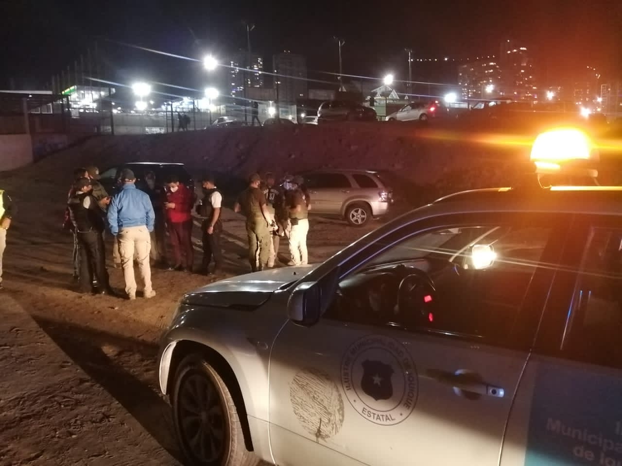 Dos detenidos e infracciones por conducir sin licencia en fiscalización a playa Huayquique y Primeras Piedras