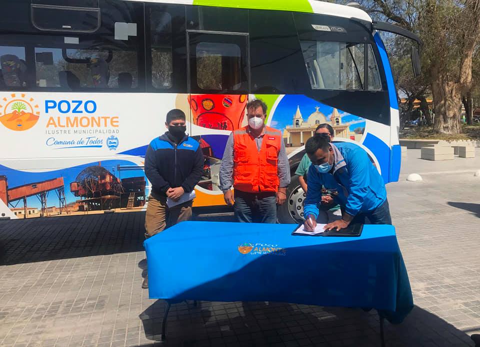 Empresa Tambo Limitada donó bus y becas a Pozo Almonte