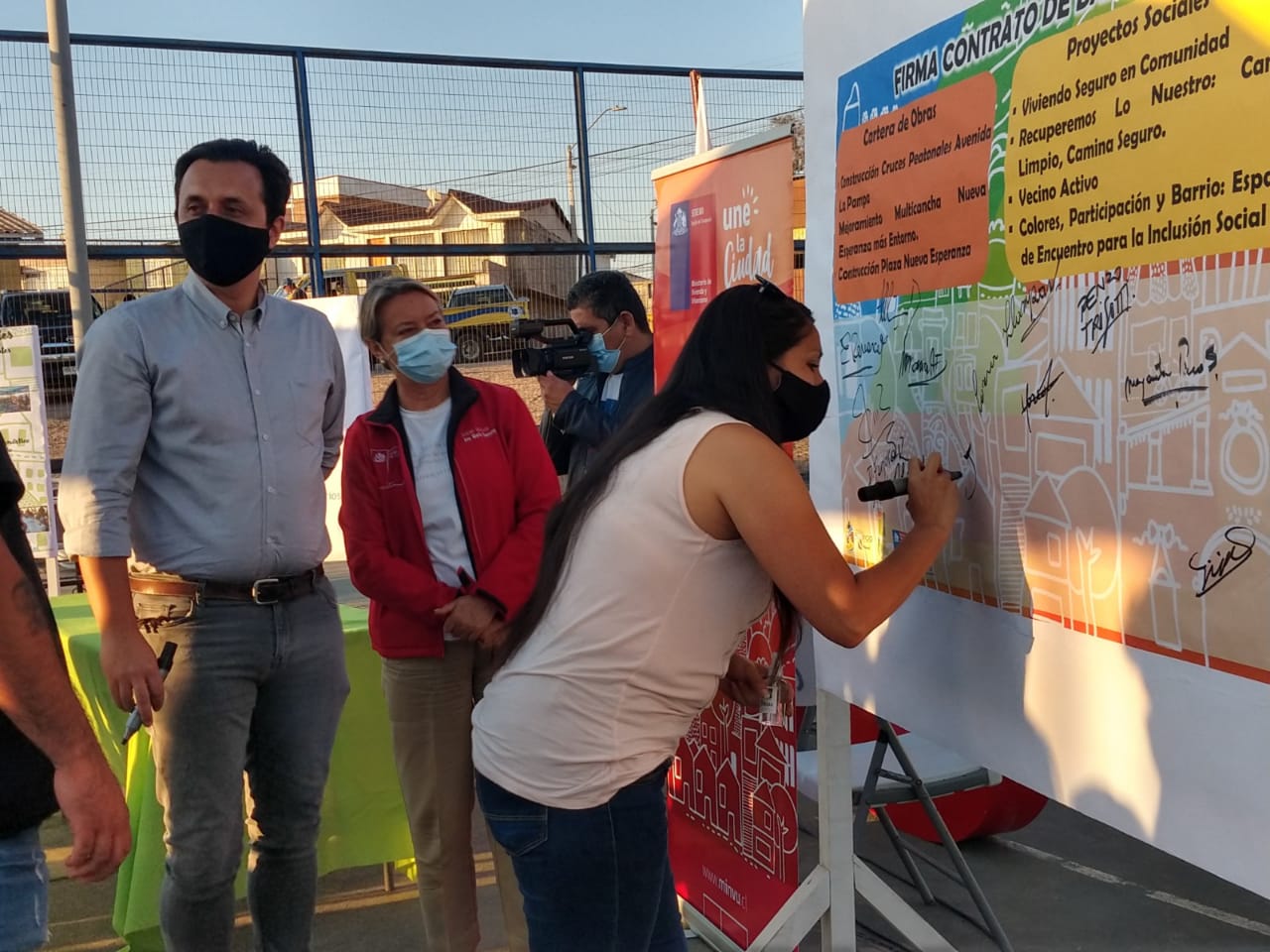 Vecinos de “Nueva Esperanza” de Alto Hospicio celebraron la Firma de Contrato de Barrio