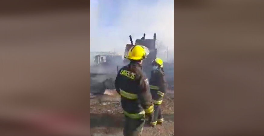 Incendio arrasó con tres viviendas en sector Miraflores de Pica