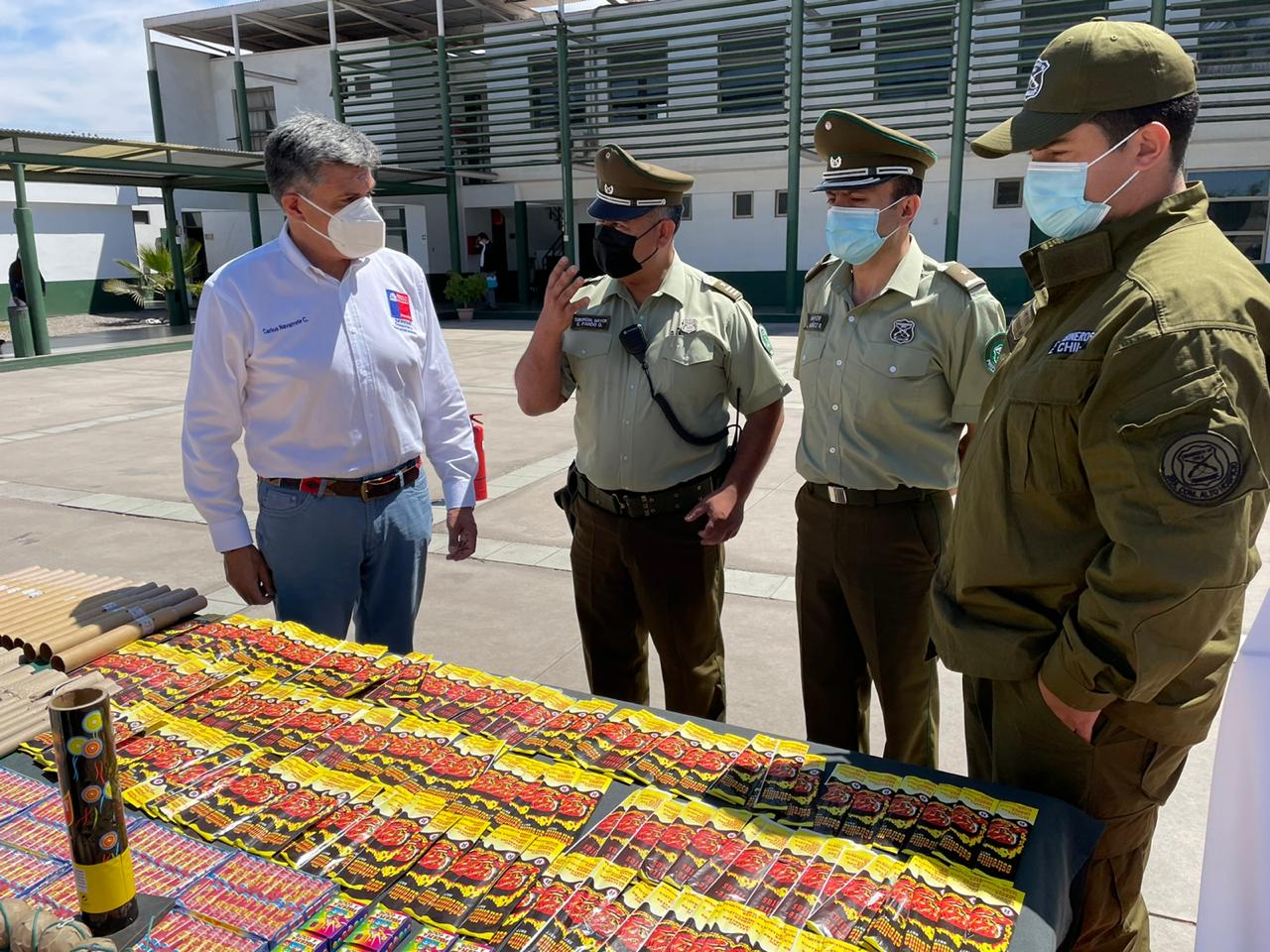 Carabineros de Alto Hospicio decomisa 3.600 fuegos artificiales