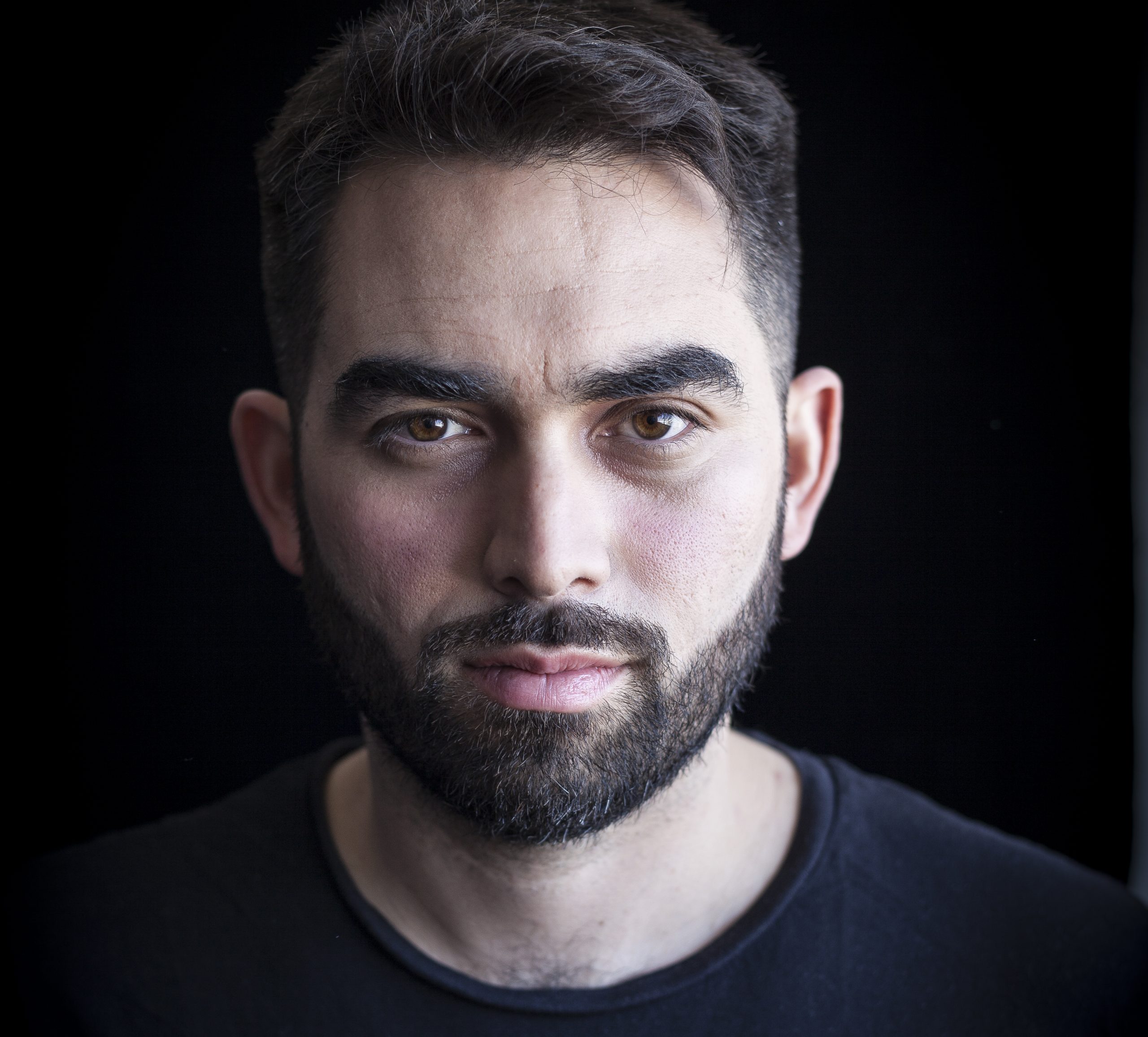 Caña Moral: la novela que aborda la desigualdad y el doble estándar de los chilenos