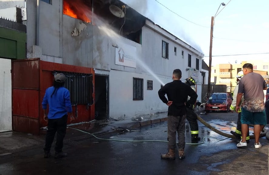 Incendió arrasó con dos viviendas en Pasaje España