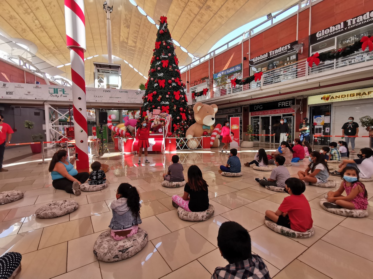 Mall ZOFRI compartió con menores impulsando una Navidad con Sentido