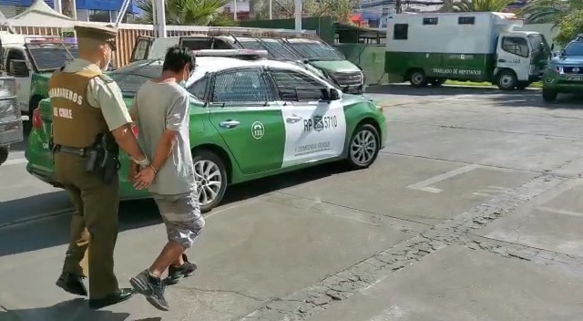 Carabineros detienen a hombres que robaron vehículo
