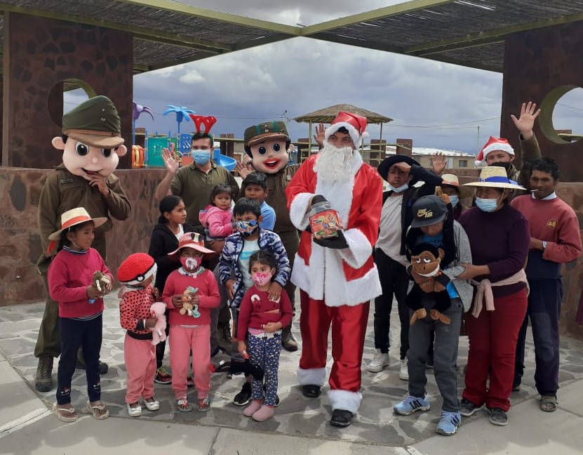 Carabineros entregaron regalos en comuna de Colchane