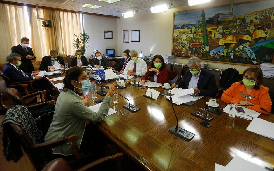 Segundo 10%: Comisión de Trabajo exime de impuesto a rentas menores a $1,5 millones y mañana se vota en Sala