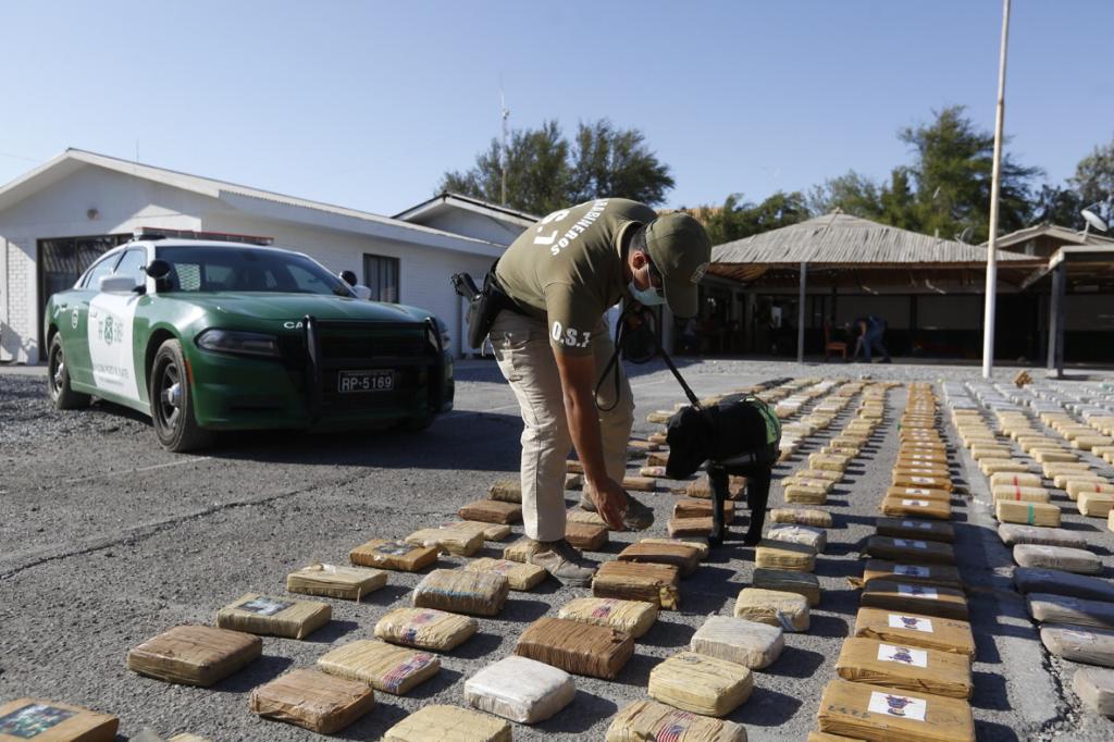 Más de una tonelada y media de marihuana y pasta base de cocaína incautaron carabineros de Pozo Almonte y OS-7 en ruta a Huatacondo