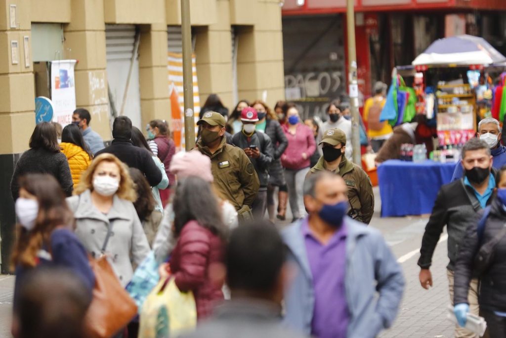 Nuevo informe ICOVID Chile: Expertos y expertas alertan por re-aceleración de la pandemia en el país