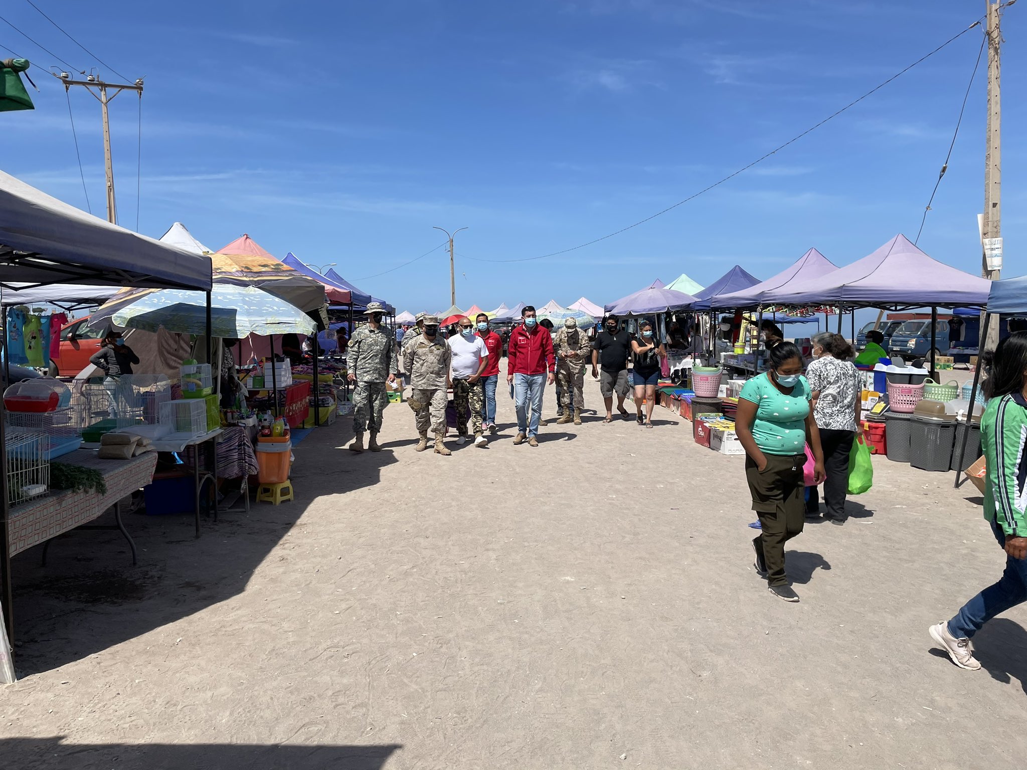 Chequean cumplimiento de cuarentena en feria La Quebradilla en Alto Hospicio