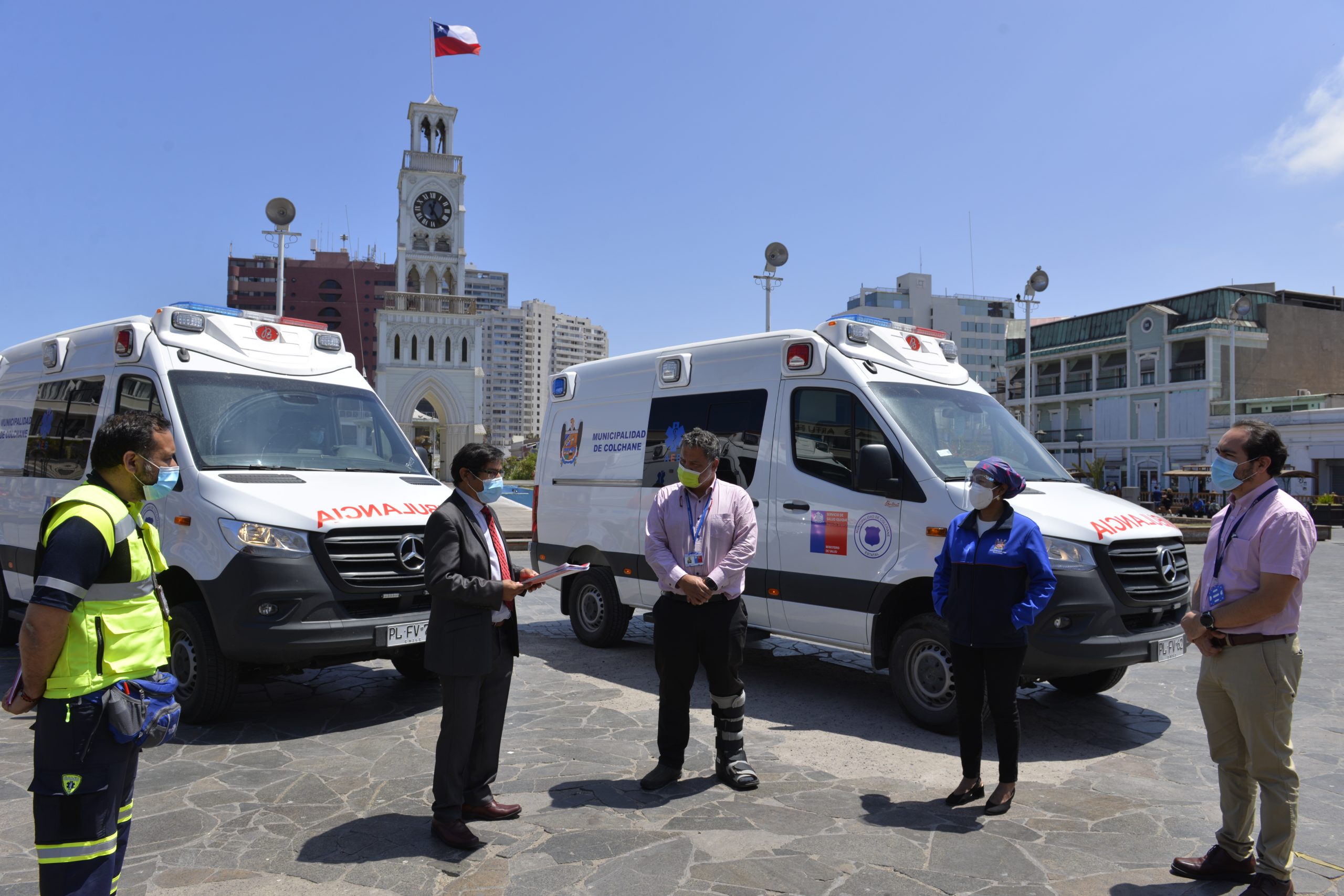 Servicio de Salud Iquique entregó dos ambulancias en comuna de Colchane