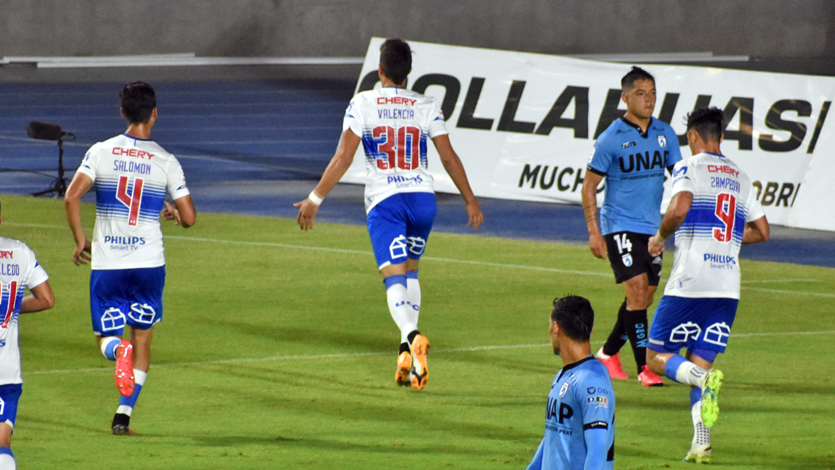Universidad Católica superó a Deportes Iquique y aumentó su distancia en el liderato