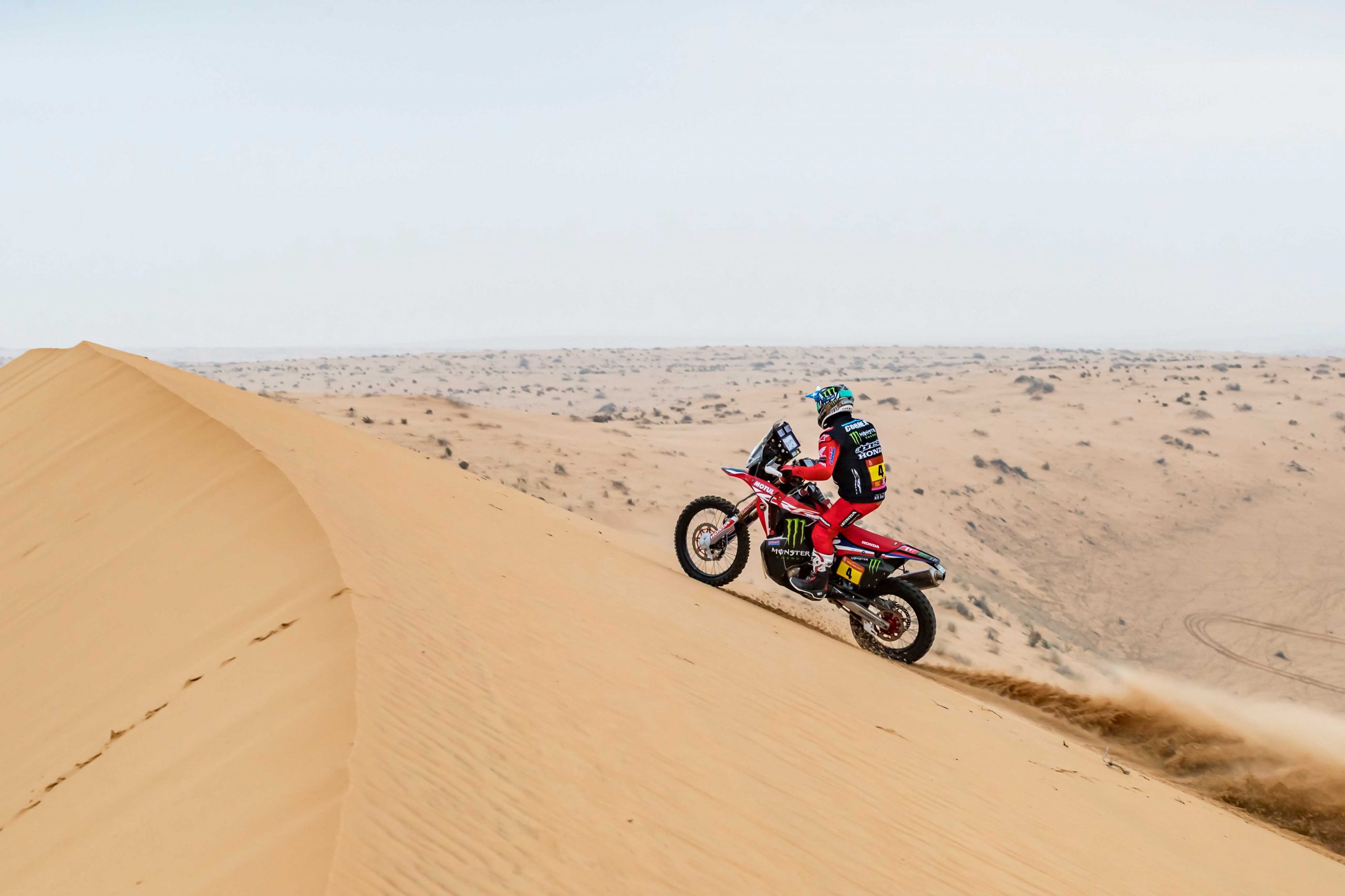 José Ignacio Cornejo se pone a la cabeza de las motos en el Dakar