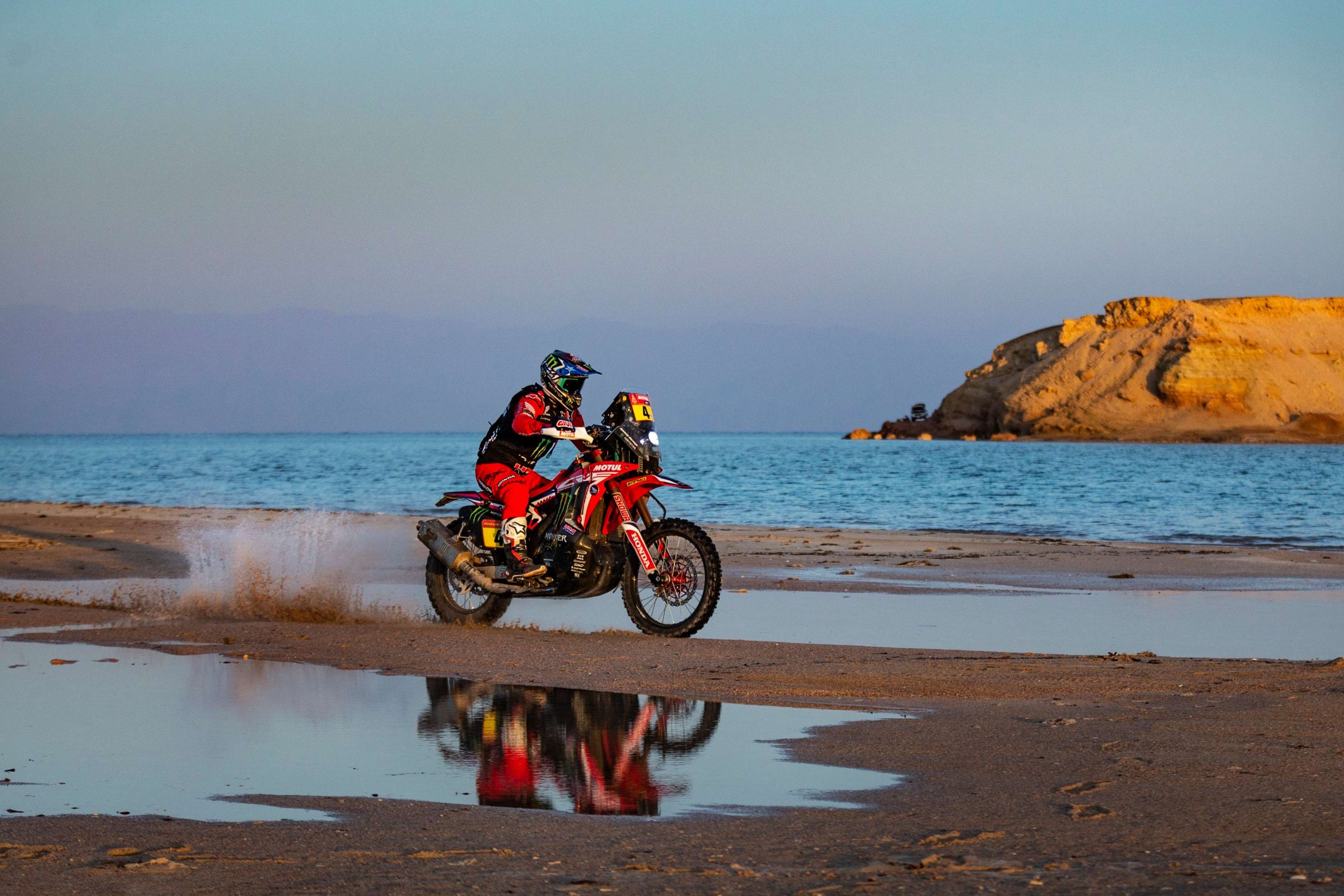 Iquiqueño Nacho Cornejo se posiciona en el liderato del Dakar 2021