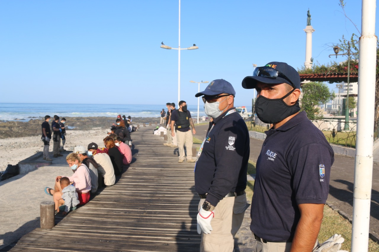 IMI, IV Zona Naval y PDI realizan operativo conjunto para retirar a carpistas del borde costero