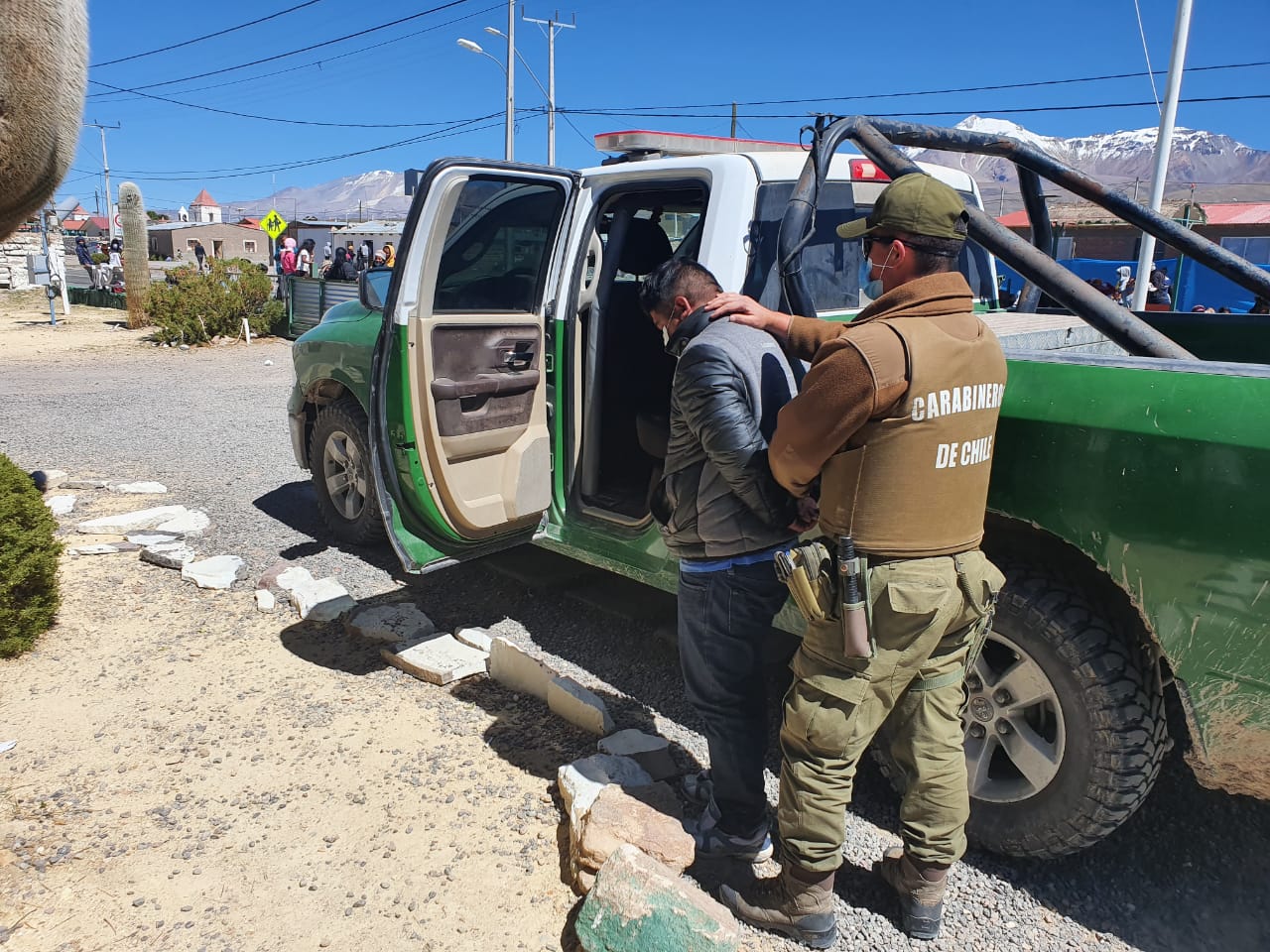Caminaban por ruta Huara-Colchane con 477 ovoides contenedores de droga