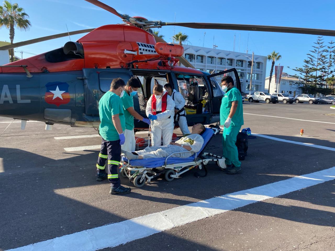 Helicóptero de la Armada efectuó exitosa aeroevacuación en cercanías de Iquique