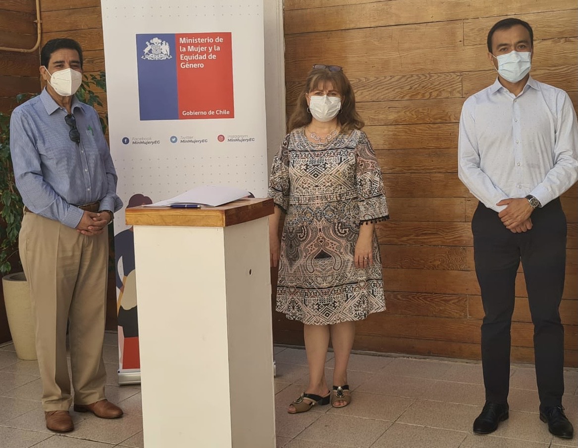 CCHC y MINMUJERYEG firman convenio para impulsar el desarrollo laboral femenino en la industria de la construcción local