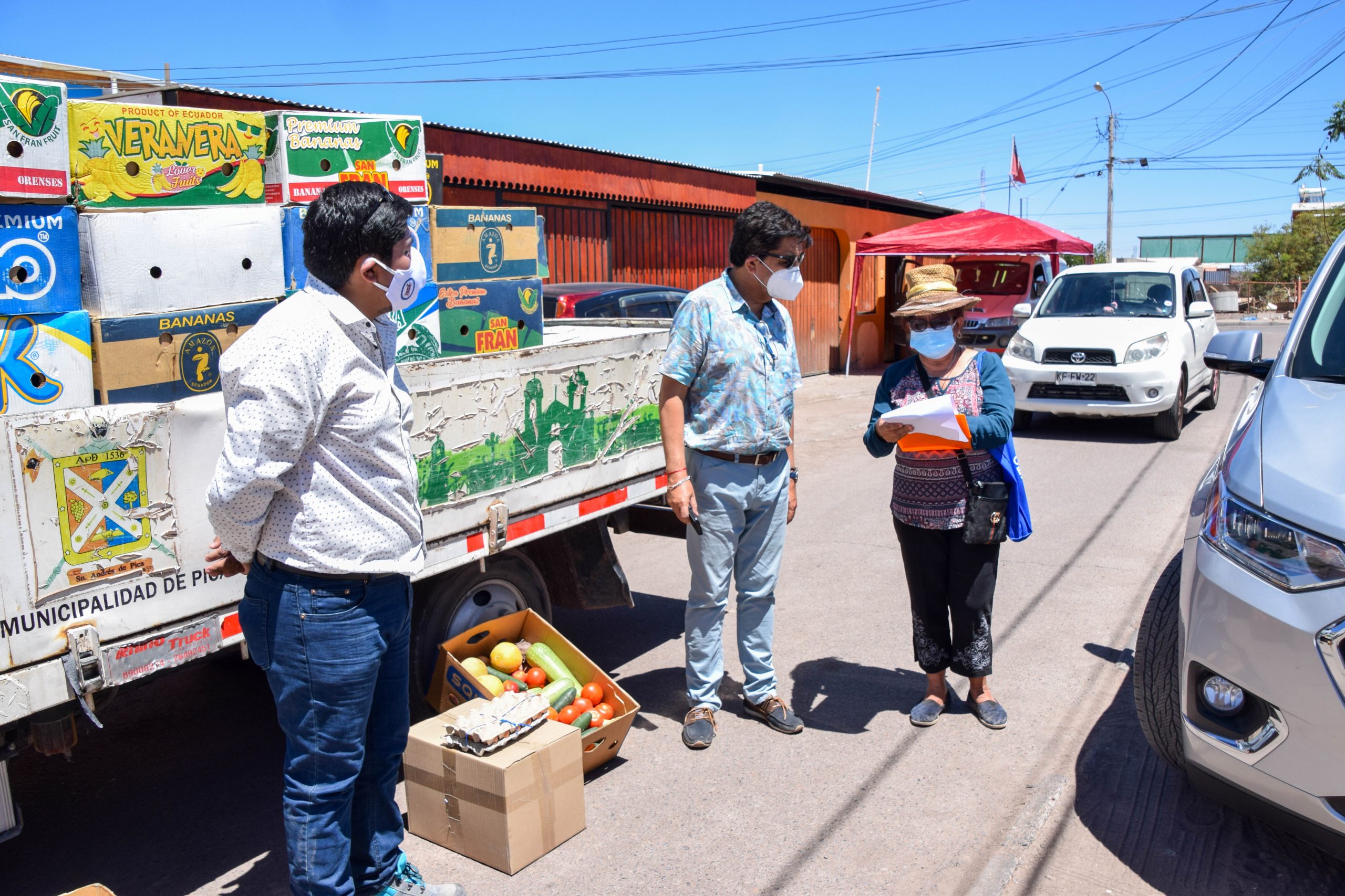 Municipalidad de Pica entrega novena caja de alimento en la comuna