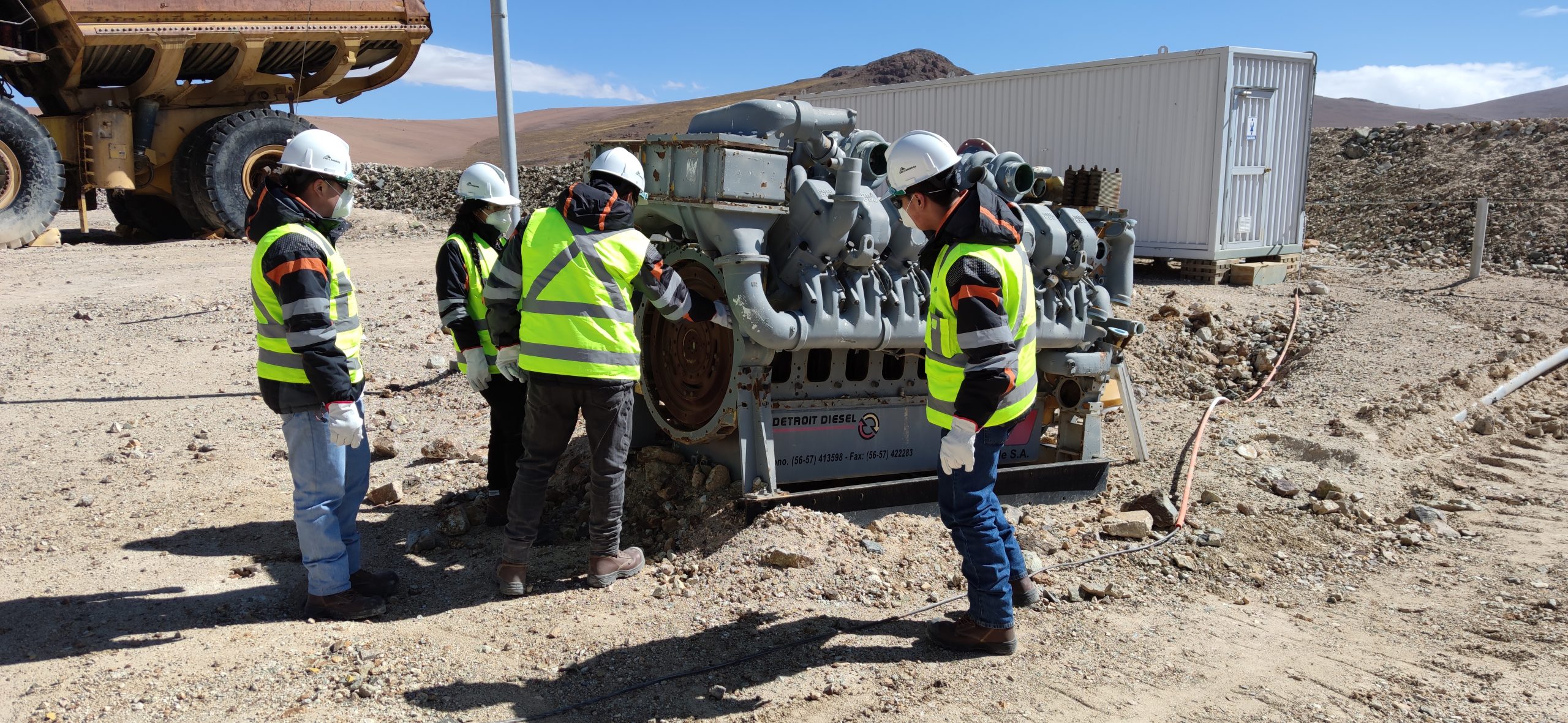 Veinte alumnos del Liceo Juan Pablo II de Alto Hospicio realizan su práctica de explotación minera en faena Collahuasi