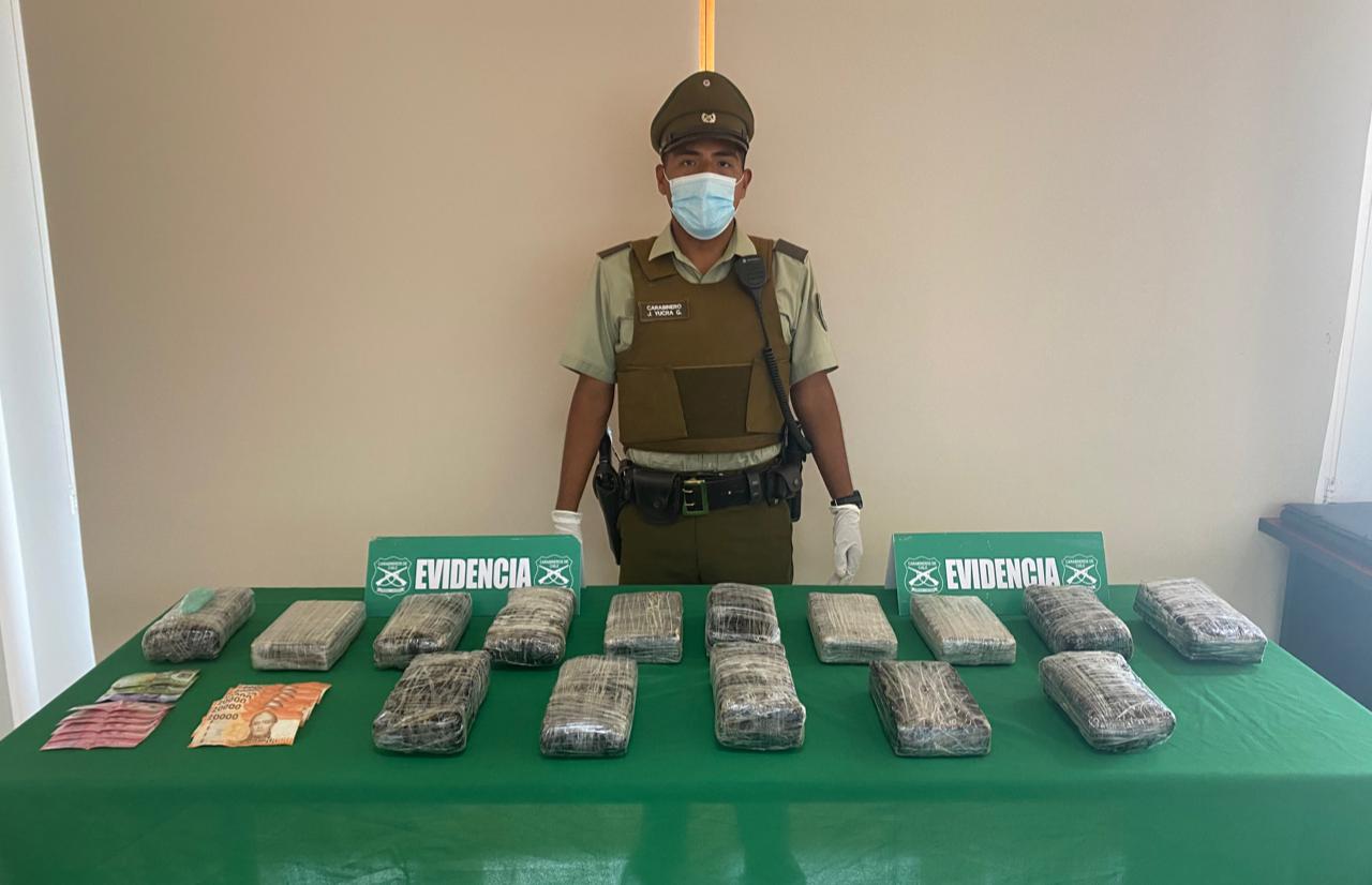 OS-7 de Carabineros detuvo a tres implicados en tráfico de 15 kilos 592 gramos de marihuana