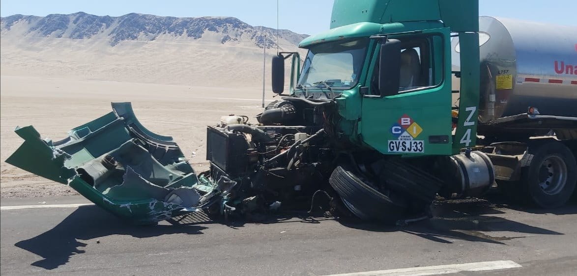Dos lesionados tras chocar contra camión aljibe en la Ruta Costera