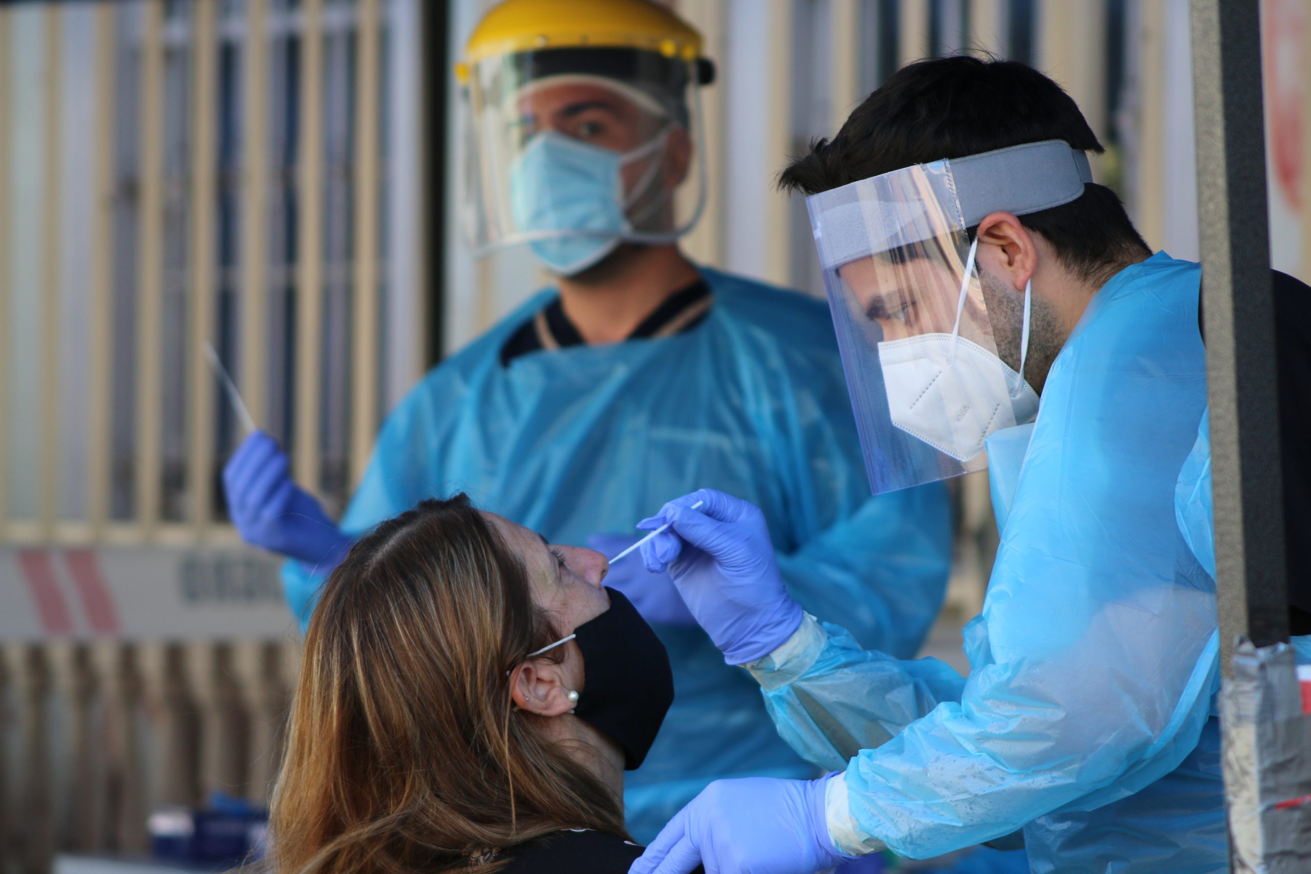 Centros de Salud Familiar de Iquique estarán cerrados durante vacunación de funcionarios contra el covid-19