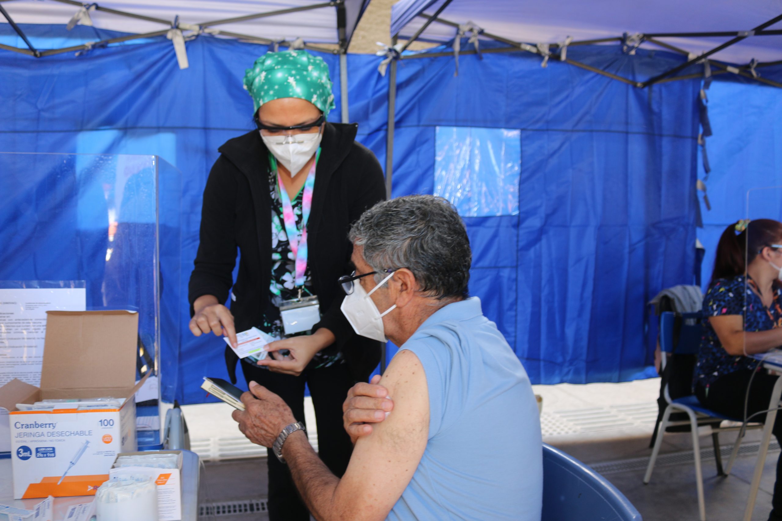 Salud Municipal de Iquique vacunará contra el Covid-19 a profesores y paradocentes desde la próxima semana