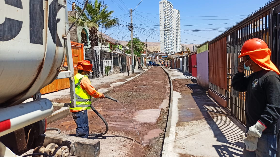 Tras 25 años de uso Serviu renueva calzadas de pasaje Isla Juan Fernández