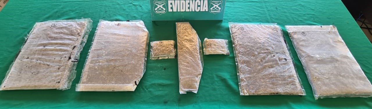 Colombiana caminaba por ruta Huara-Colchane con 6 placas de marihuana