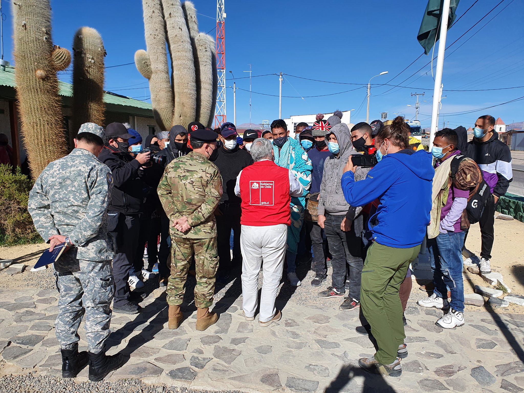 Ministro del Interior viajará a Tarapacá «para tomar medidas adicionales» ante masiva llegada de migrantes