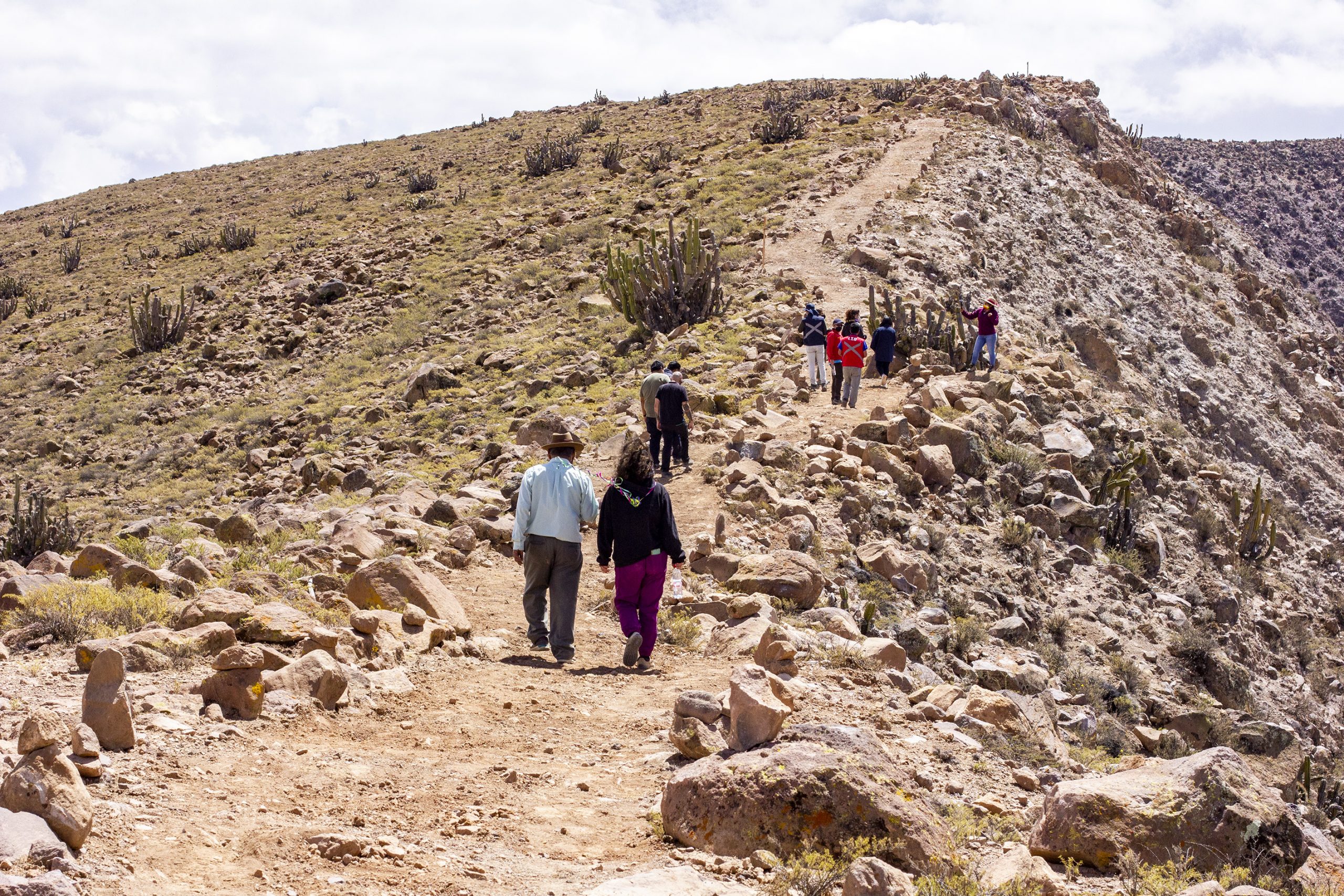 Habilitan sendero turístico en Camiña a través de programa Corfo
