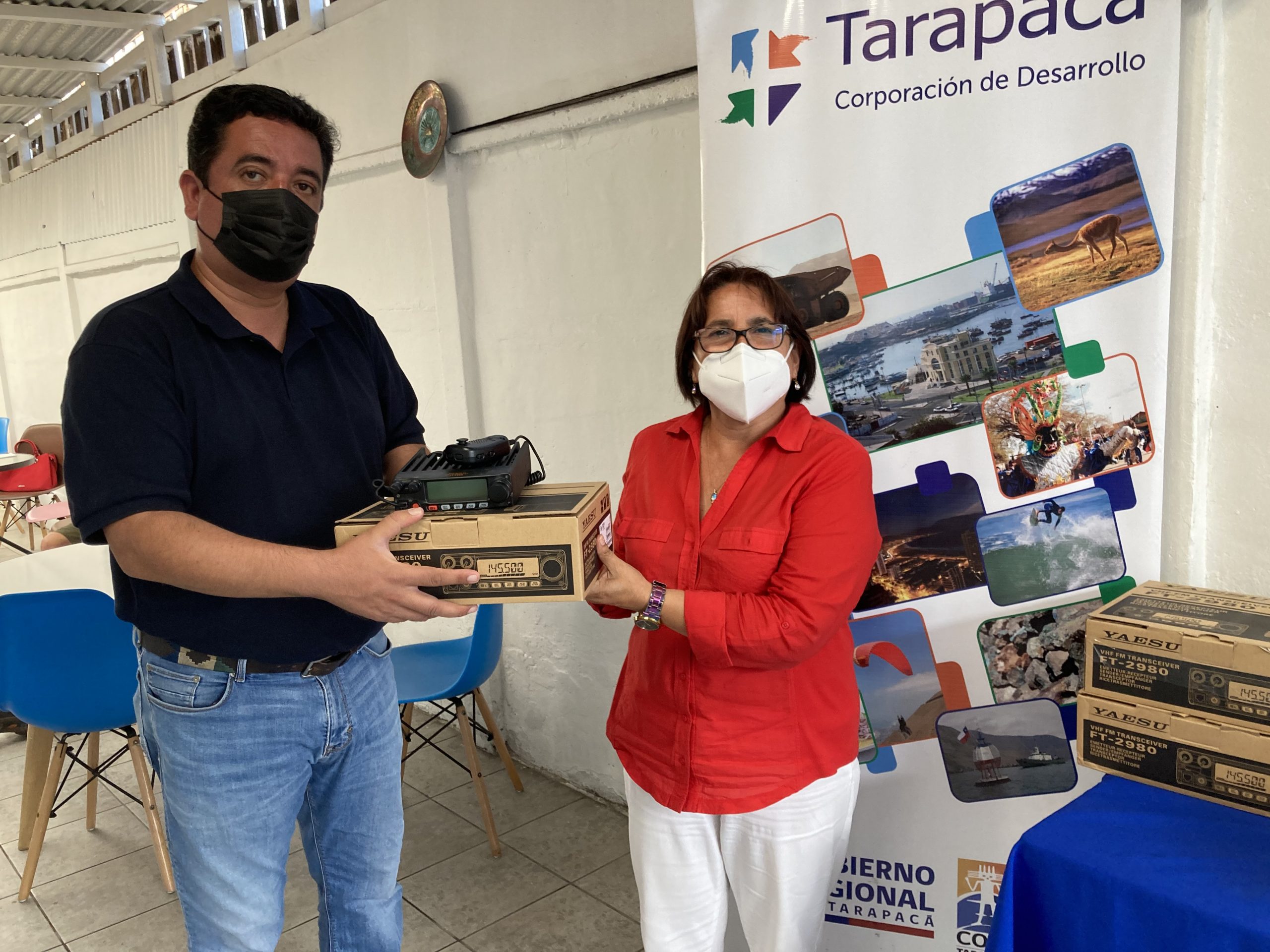 Entregan equipos de comunicación a gremio de la pequeña minería