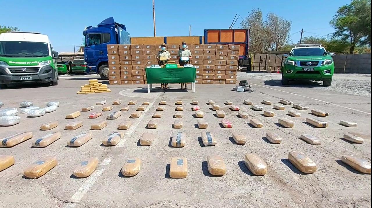 Carabineros decomisó 15 mil 500 cartones de cigarrillos, 158 kilos de marihuana, 16 kilos de pasta base y 2 de cocaína cerca de Quillagua