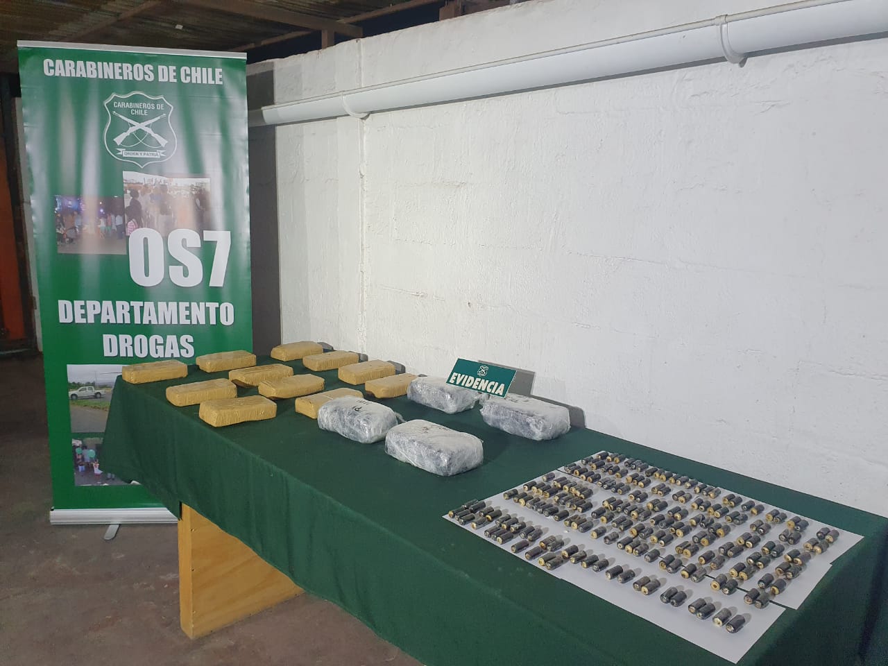 Carabineros del OS7 interceptó millonario tráfico marihuana y cocaína base