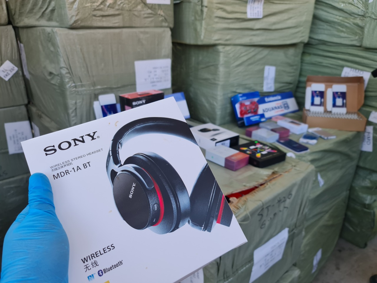 Aduanas de Iquique interceptó millonario cargamento de mercancía falsificada