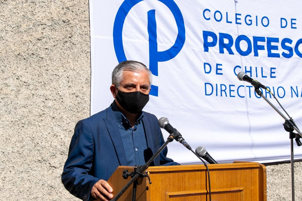 Colegio de Profesores pide suspender las clases presenciales en todo el país