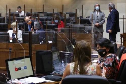Aprueban que elecciones municipales, de constituyentes y gobernadores regionales sean el 10 y 11 de abril