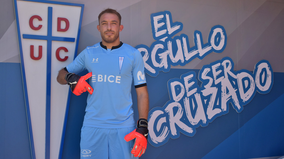 ExDragón Sebastián Pérez firmó el contrato que lo vinculará por tres años a la Universidad Católica