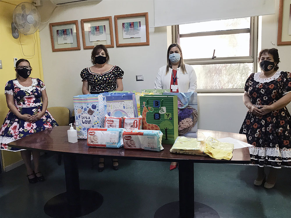 Damas del Club de Huasos realizaron un donativo para los bebés del Hospital Regional