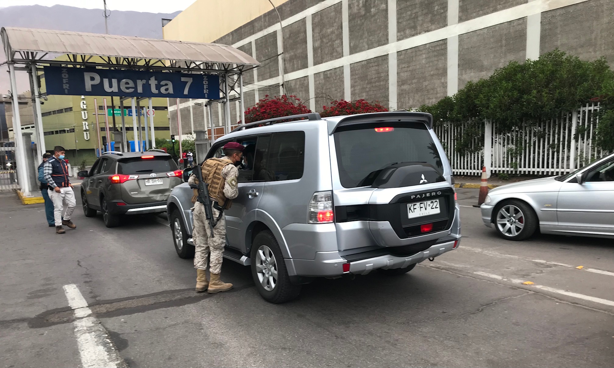 Madrugador operativo de control de acceso al recinto amurallado de la ZOFRI en Puertas 7 y 10