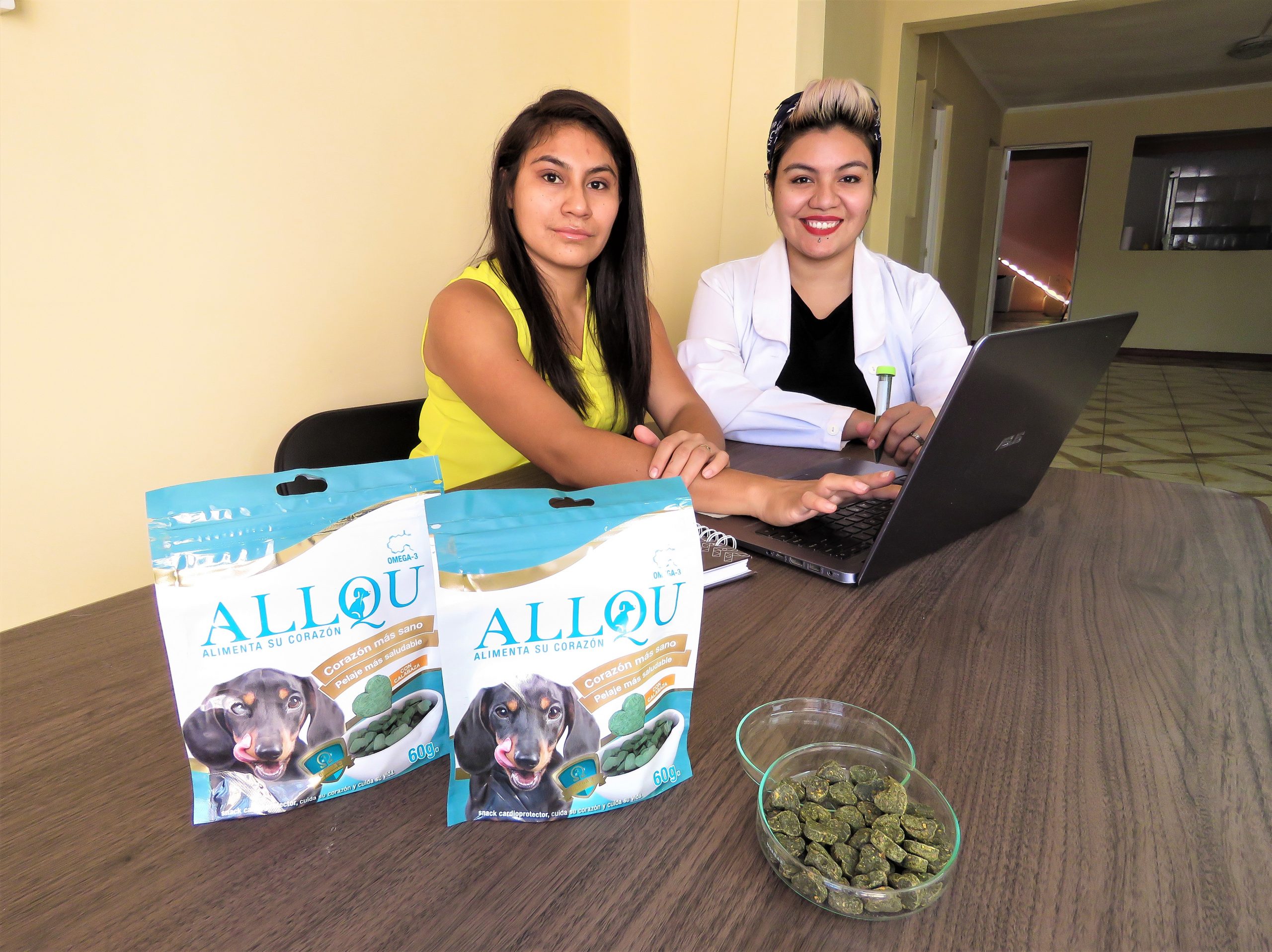 Iquiqueñas desarrollaron superalimento para mascotas