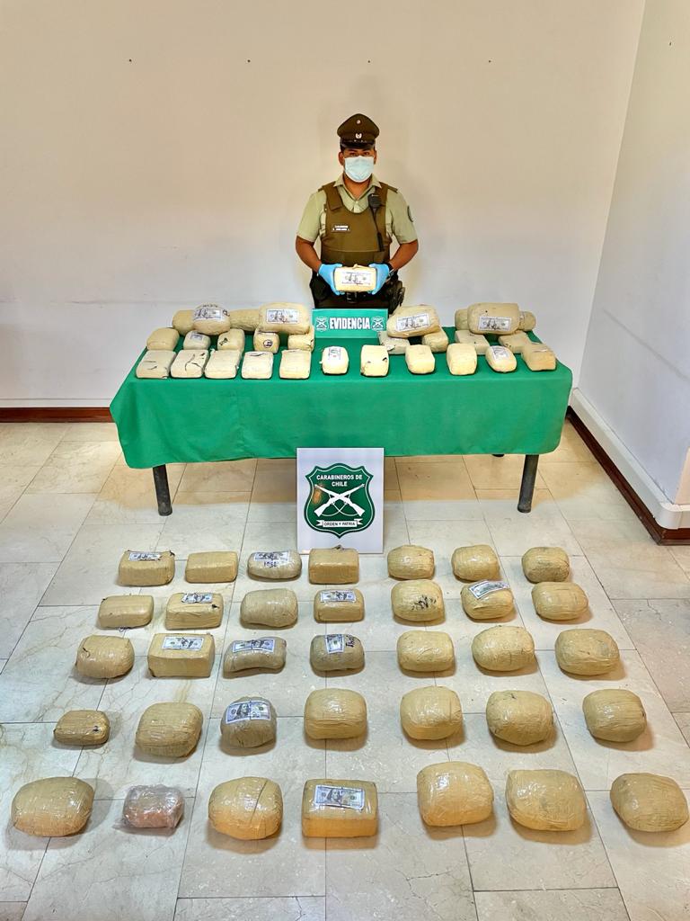 OS-7 detuvo a 3 integrantes de banda que intentó trasladar más de 70 kilos de drogas hacia el sur del país