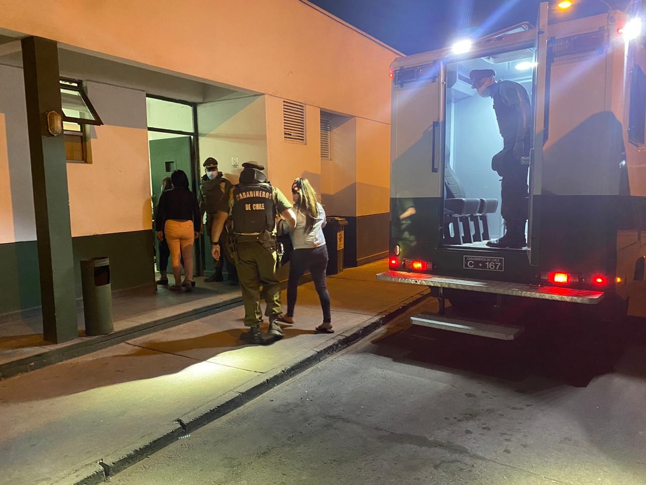 Carabineros detectó clandestino: 17 detenidos