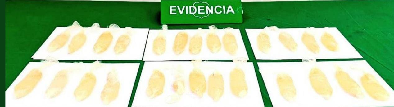 OS-7 de Carabineros detiene a pasajero con más de un kilo de clorhidrato de cocaína líquida