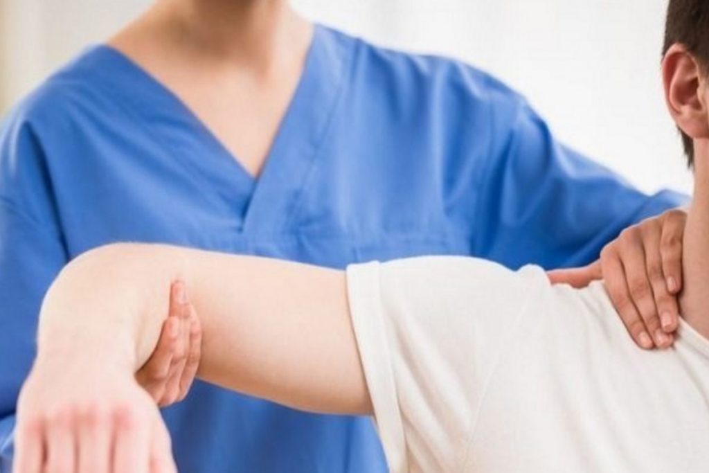 Kinesiólogos en pandemia: App ayuda a profesionales de la salud a evitar contagios durante la atención