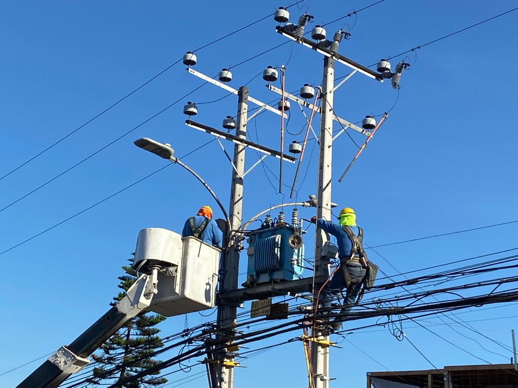 CGE avanza en plan especial de mantenimiento y reforzamiento del servicio eléctrico para clientes residenciales y empresas en Iquique
