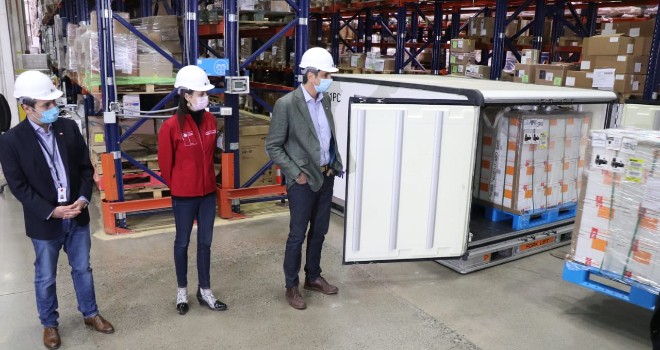 Llegan a Chile 500 mil dosis de Sinovac para continuar con la campaña de vacunación COVID-19